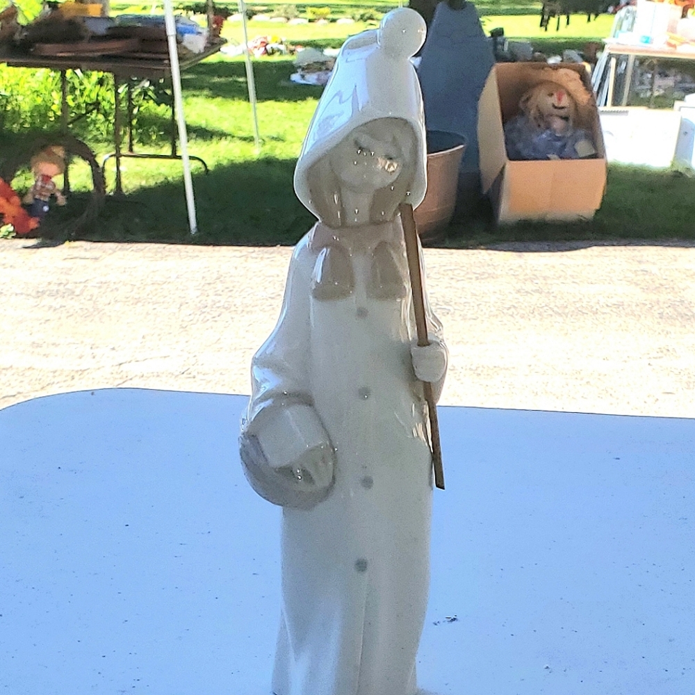 Vintage LLADRO Female Nativity Fiqurine